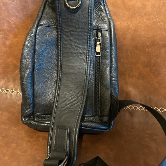 Black Leather crossbody Sling Bag unisex genuine leather black - Picture 5 of 6
